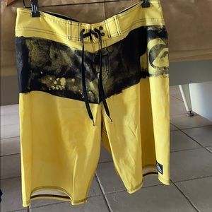 Quicksilver men’s Boardshorts size 34